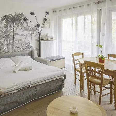 Labrouste Et Son Balcon - Welkeys Apartment *